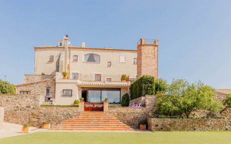 Endless manicured lawned areas